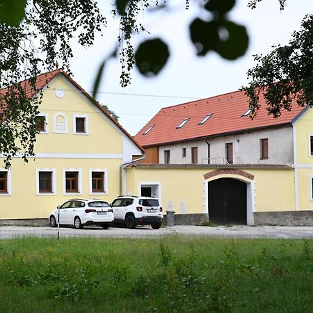 Penzion Mezi Radky Jindřichův Hradec Buitenkant foto